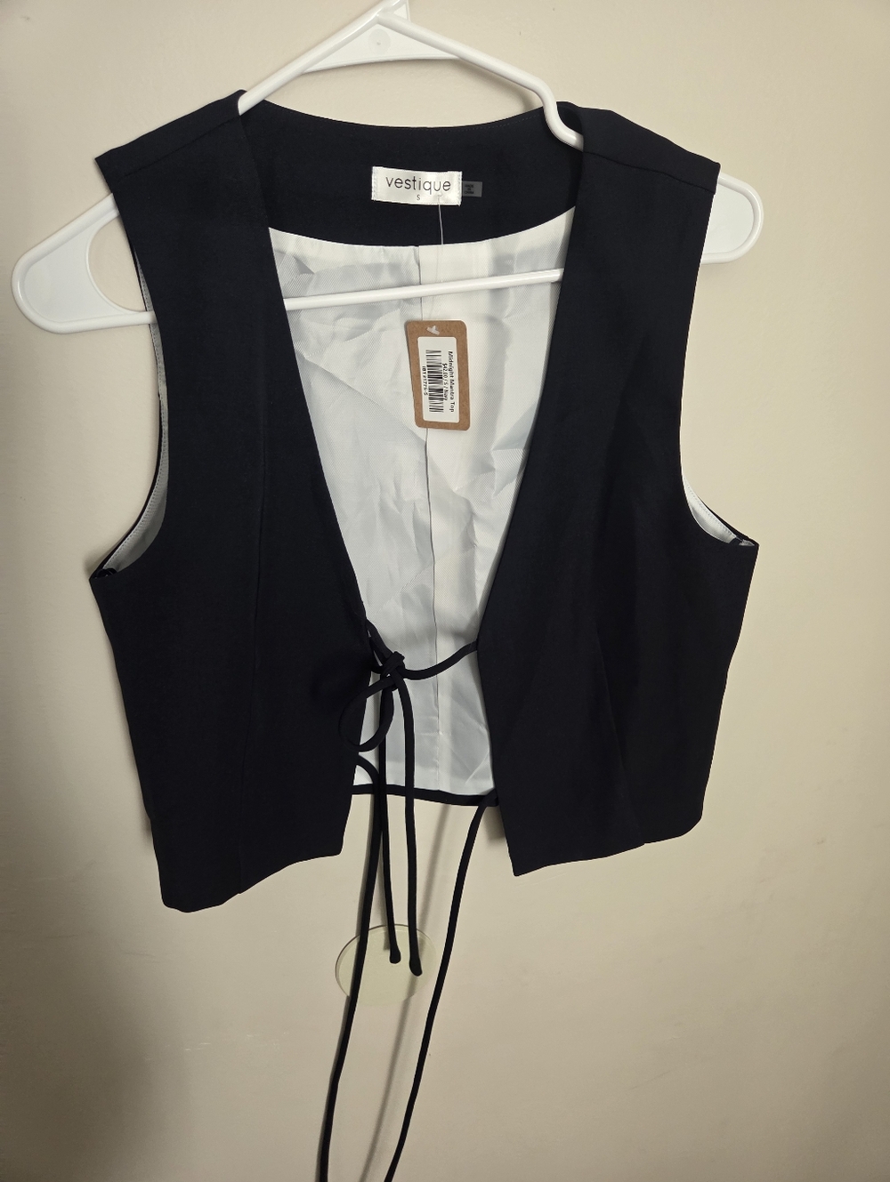 vestique Black Tie-Front Cropped Vest